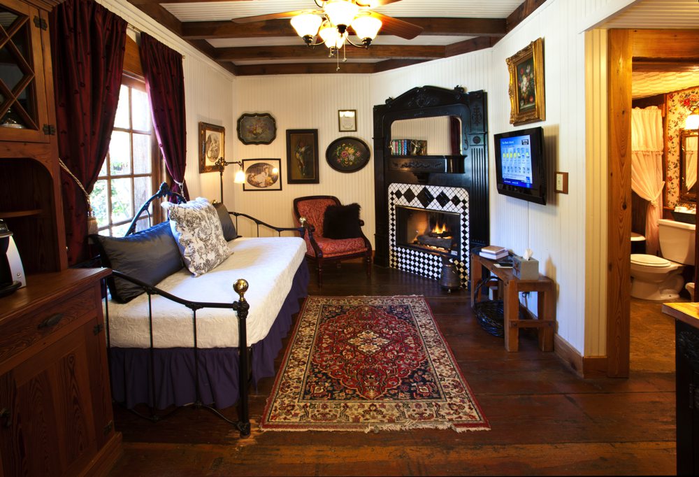 Sunday Haus 16 Courtyard Rooms Rates Gruene Mansion Inn